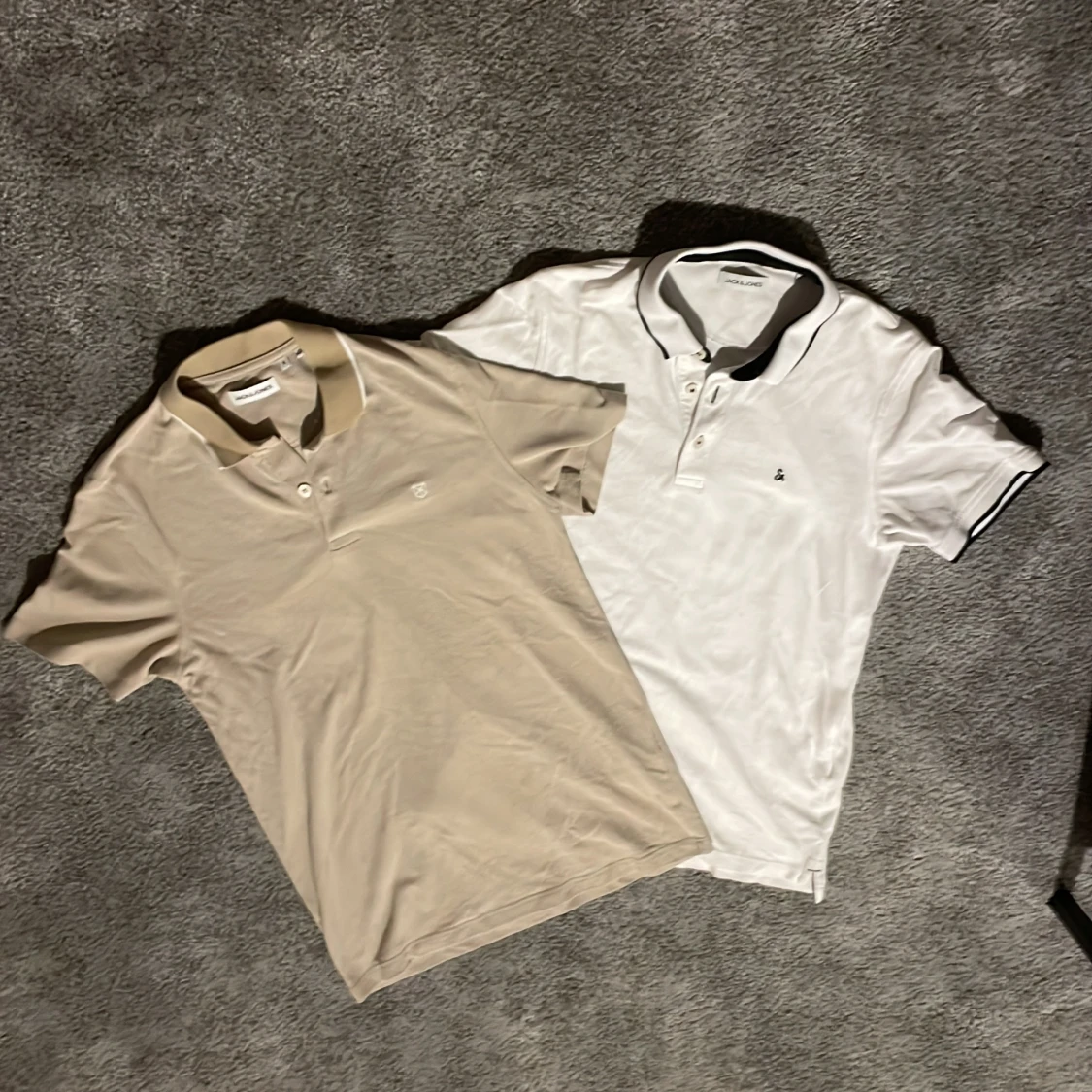 Beige och vitt pikétröja från Jack & Jones