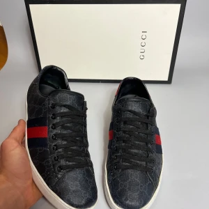 Gucci ace sneakers  - Gucci ace sneakers | Skick 8/10 | Inget Og tillkommer | Storlek 42 | Vid frågor är det bara att höra av sig🤗