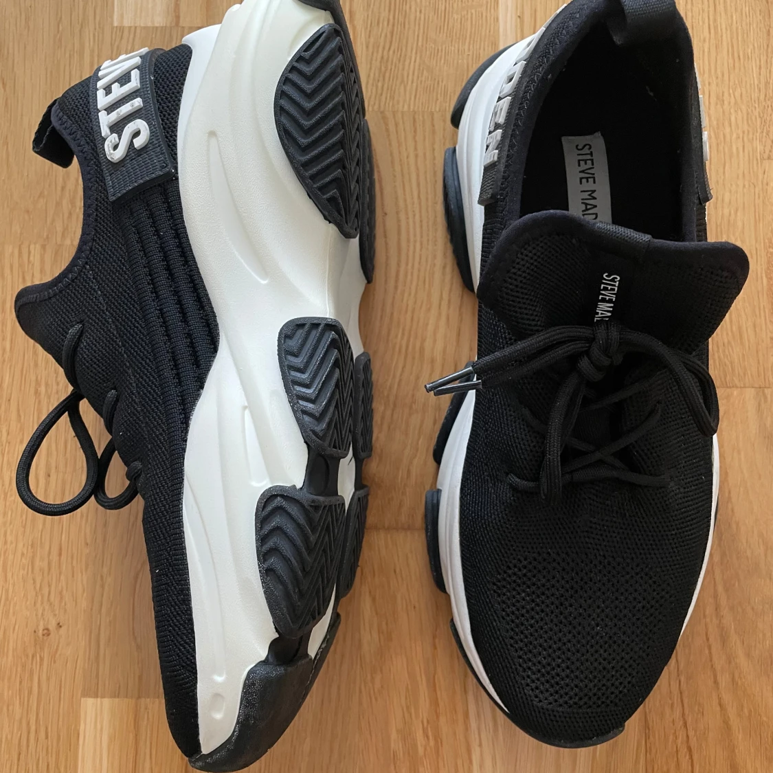 Svarta sneakers från Steve Madden - 1