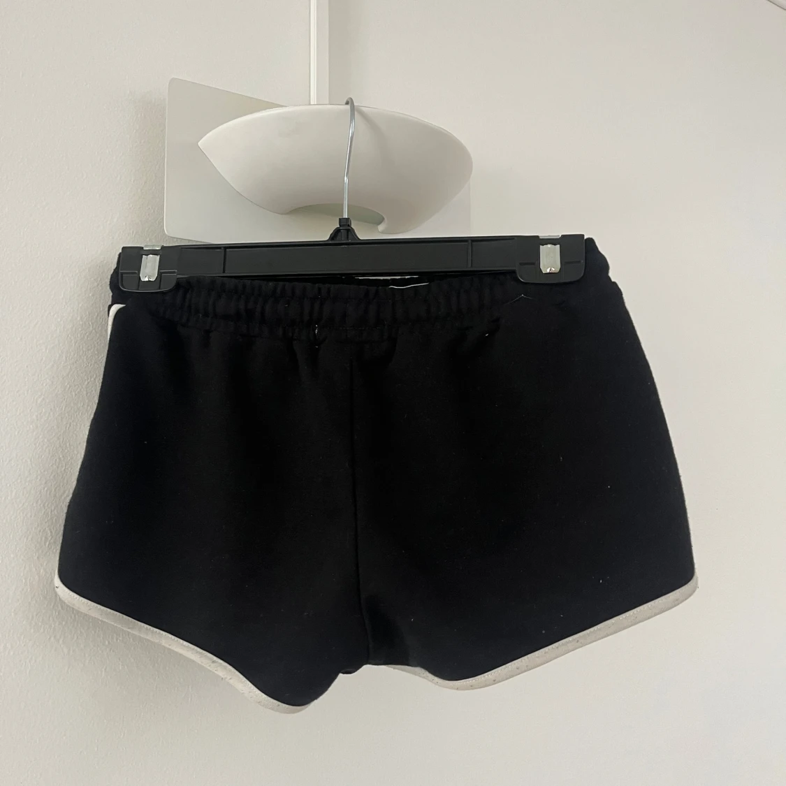 Svarta mjukis/sport shorts  - 2