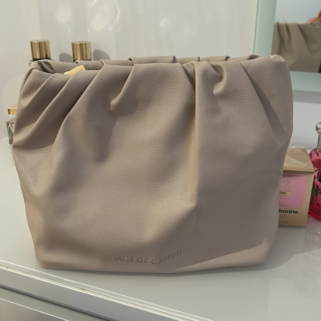 Beige handväska från Moroccanoil - 1