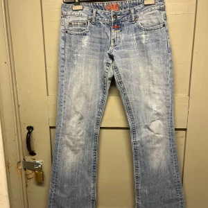 Ljusblå bootcut jeans från PMK - Snyggaste jeansen, bootcut med superfina detaljer🧡