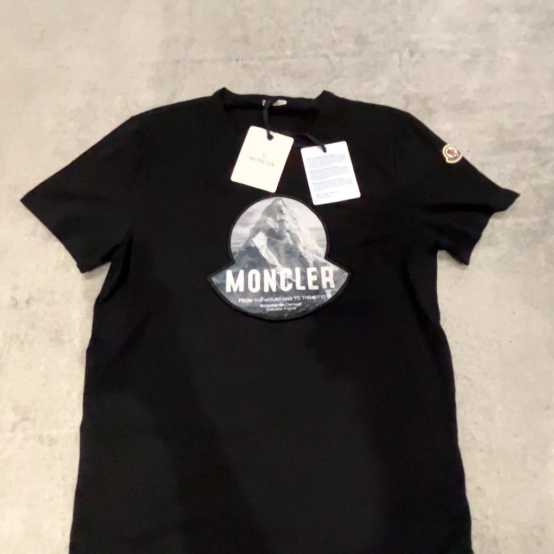 Moncler tshirt storlek L