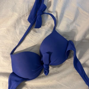 Blå bikiniöverdel - Jätte fin bikiniöverdel i blått! Använd ett fåtal gånger💕 köp INTE via instabox