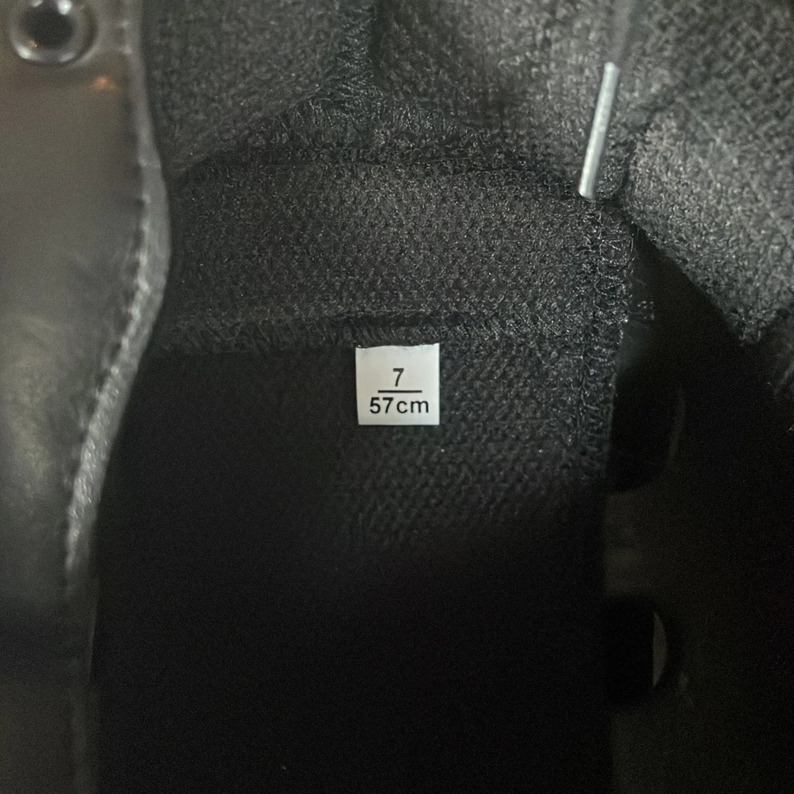 Charles Owen ridhjälm  - 4