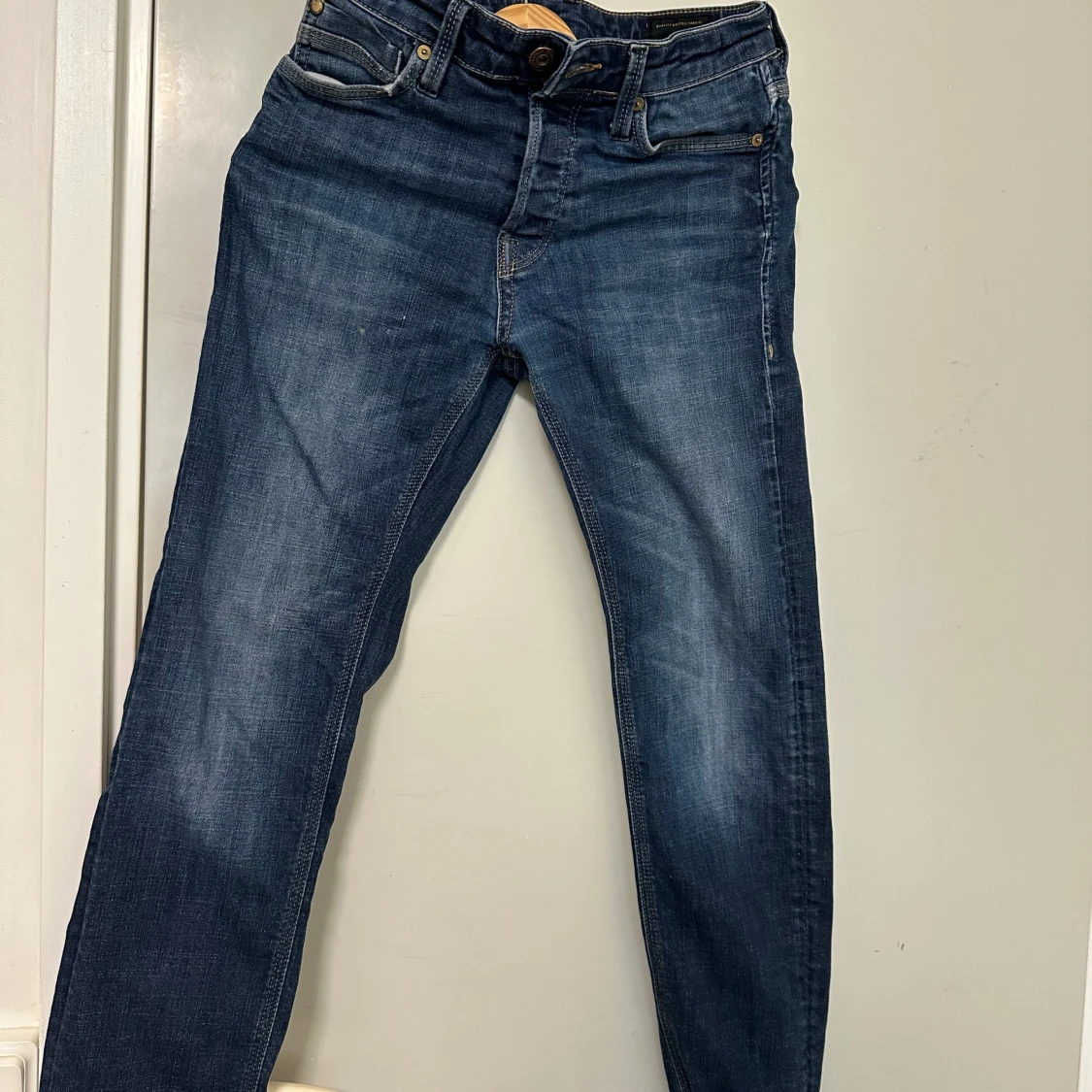 Blå jeansbyxor med normal passform - 1