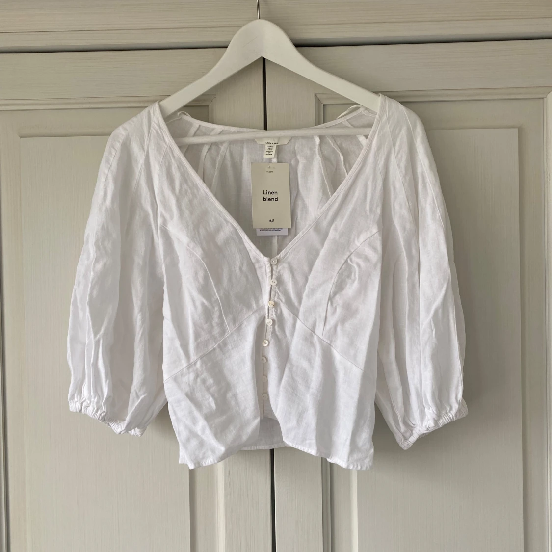 Vit blus med puffärmar från H&M - 3