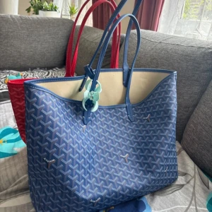 Blå  shoppingväska med mönster - Har inte fått någon användning för den så säljer den