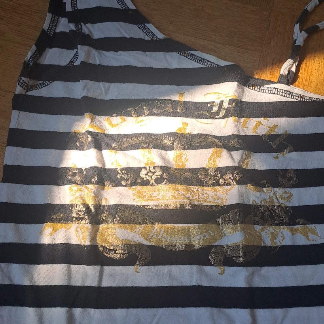 Randig oneshoulder topp  - 2