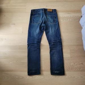 Selvedge jeans - Extremt feta selvedge jeans från denim demon (slutade tillverkas 2015). Härliga fades men mycket kvar att ge! Straight passform!