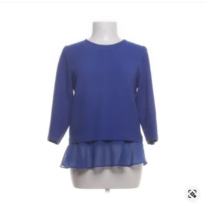 Blå blus - Jättefin, söt blå blus från Zara som är lite för liten för mig, säljs inte längre🫶🏻