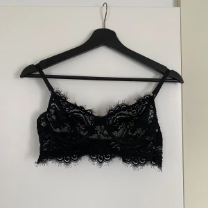 Bralette - ”My lovely bralette” från Nelly, strl 75B. Superfin att ha under kavaj eller kofta🥰 sparsamt använd! Nypris 249kr