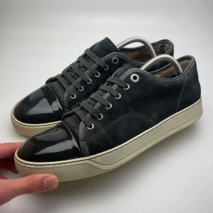 Lanvin skor  - Hej! Säljer nu dessa sjukt feta lanvin skor. Skorna är i fint sick Priset är inte bestämt så man får buda