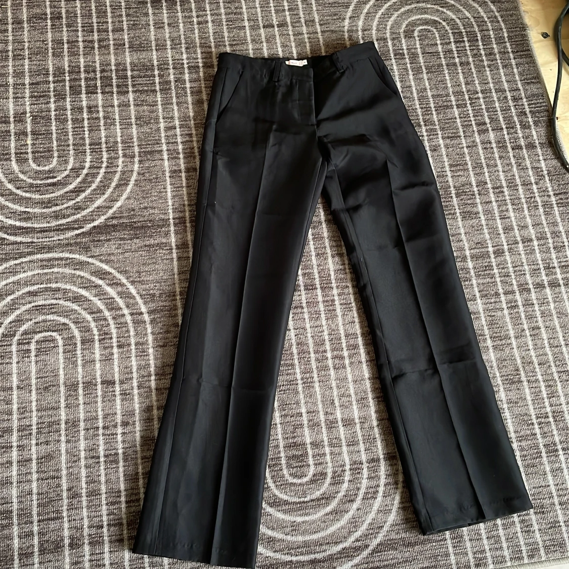 Svarta kostymbyxor från Nelly, stl 34