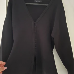 Svart tröja från Gina  - Svart tröja från Gina, endast provad 