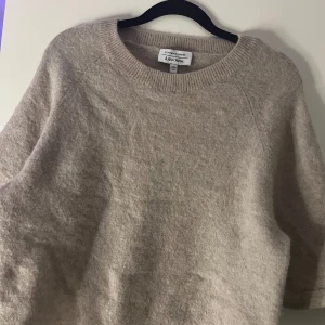 Beige stickad tröja & Other Stories - Kortärmad stickad tröja 