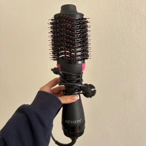 Revlon one-step volymizer  - Den är i bra skicka och funkar bra🫶🏻