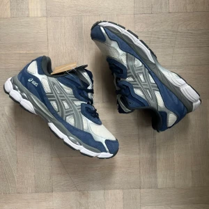 Asics gel Nyc yankees - Tja säljer dem här cleana Asics yankees för ett riktigt bra pris:) skriv om du har några frågor 