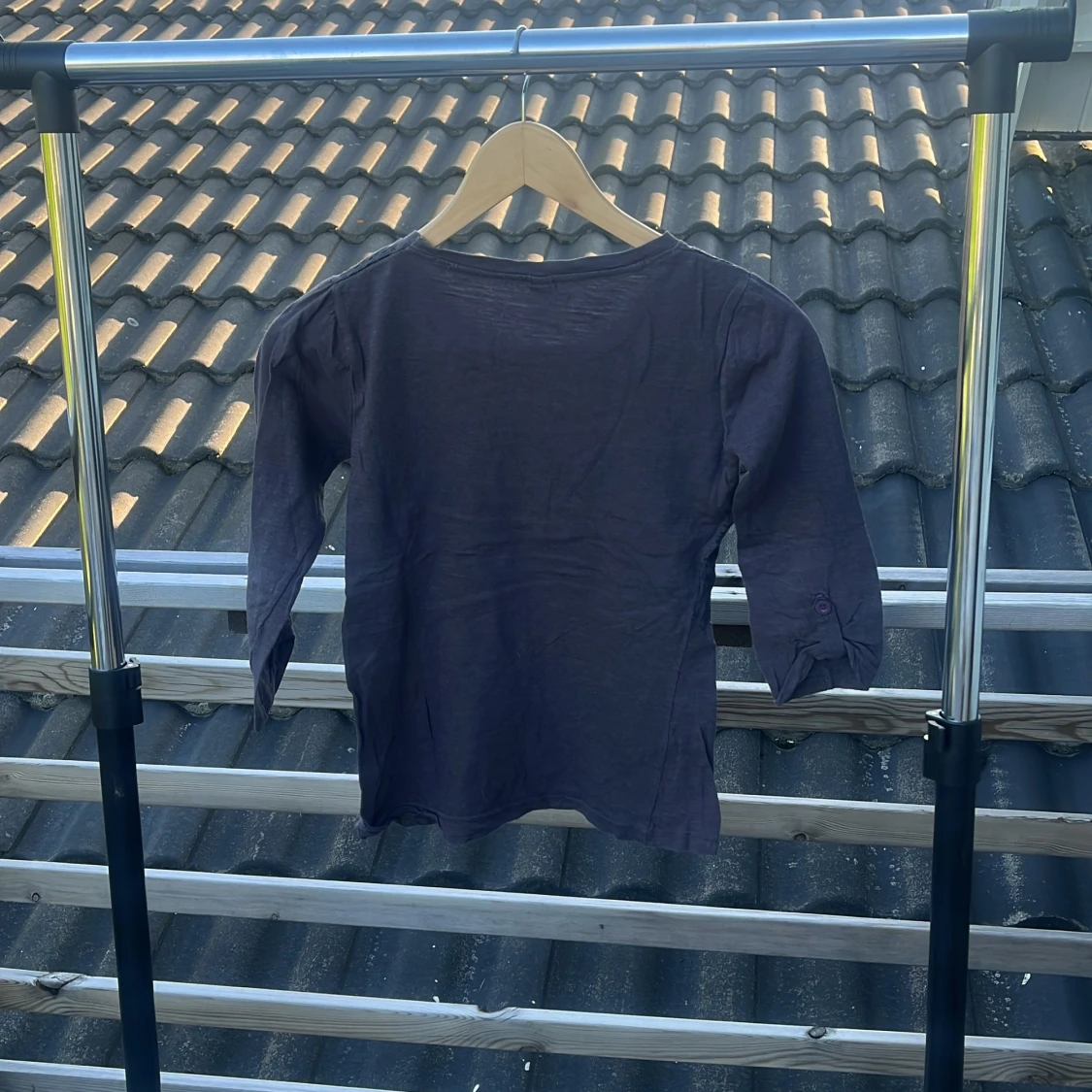 Mörkgrå bomullströja med paljettdetaljer - 1