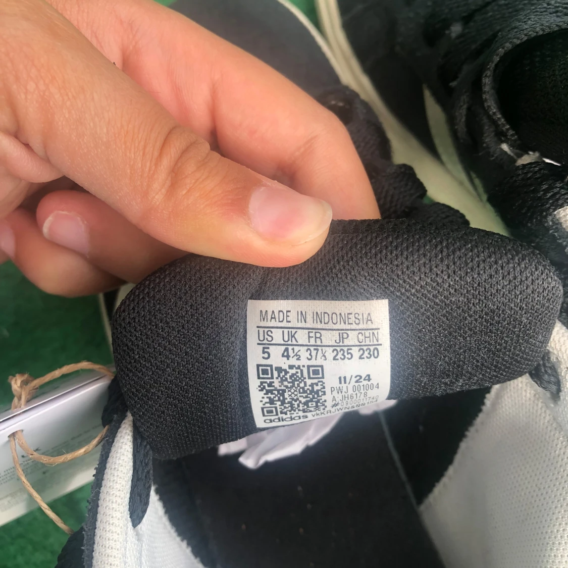 Svarta Adidas Grand Court sneakers - 2