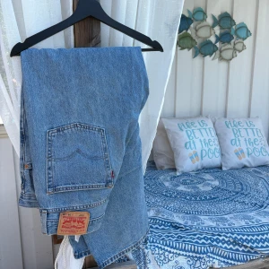 Levi's 578 ljusblå jeans W34 L34 - Klassiska  Levi's 578 jeans med raka ben och femficksmodell. Väldigt fint skick. Från rök- och djurfritt hem 🦋