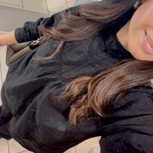 Svart blus - Använt två gånger bara! Xs-s