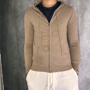 Davida kashmir zip hoodie -  fint skick | Size S  | fraktar spårbart inom 24 timmar |  för att köpa klicka ” köp nu” | vid frågor skriv ett meddelande |