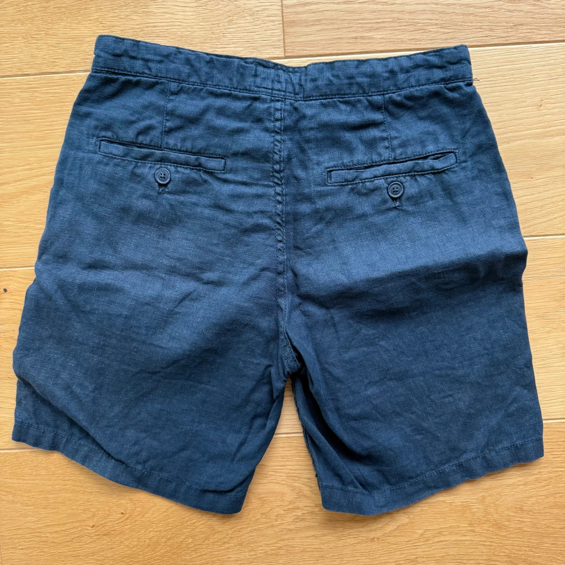 Mörkblå linneshorts från East West - 2