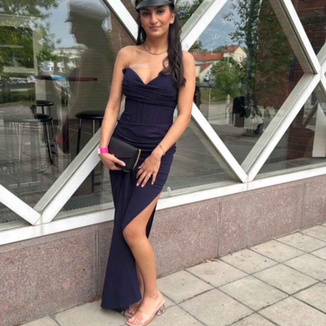 Marinblå långklänning med slits - 1