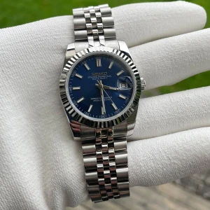 Seiko datejust mod - Köp denna snygga Seiko datejust modden! Snabb Leverans! Ta chansen innan den blir såld! Om klockan: 36mm, rostfritt stål, nh35 automatisk urverk, datumvisare.