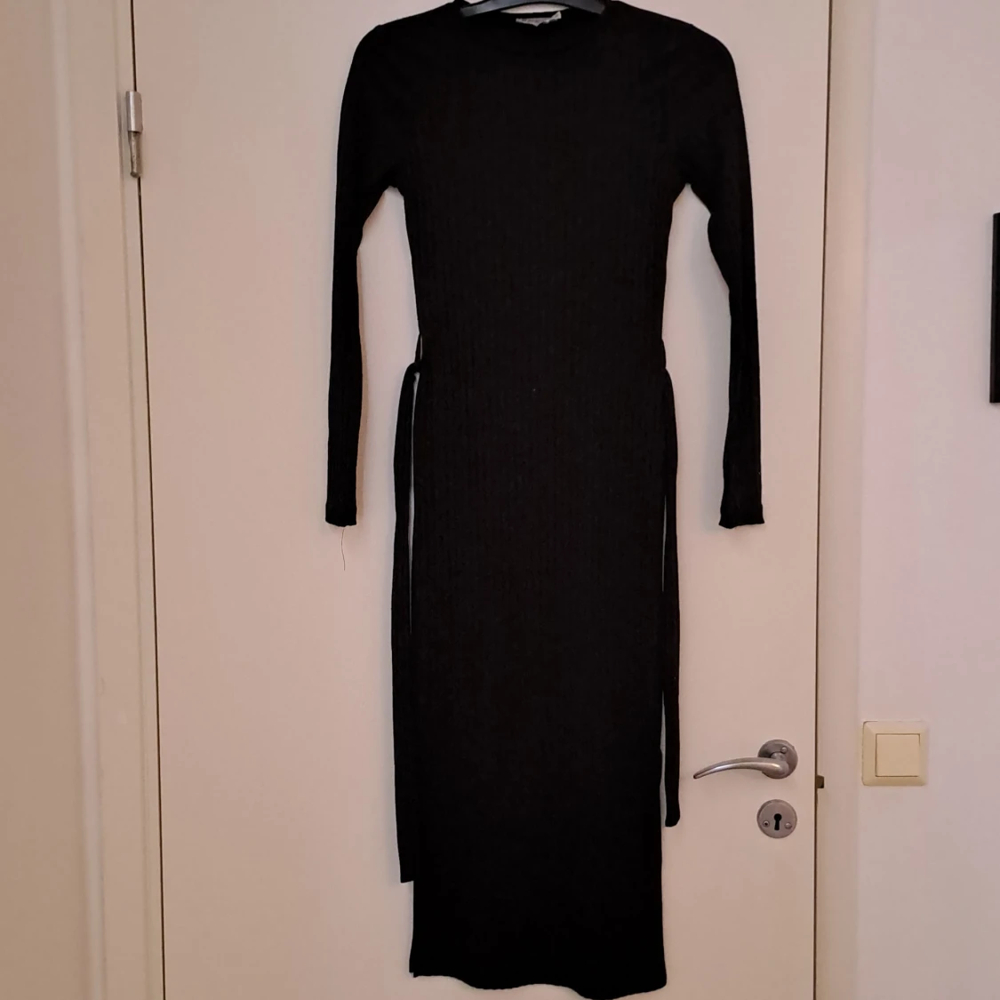 Svart ribbad långklänning NA-KD XS