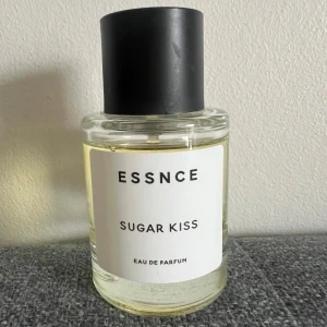 Essnce Sugar Kiss  - Jag säljer denna supergoda parfymen från essnce då den tyvärr inte är en doft för mig. Använd fåtal gånger. 🥰🌸