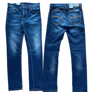 Nudie Jeans med riktigt fet tvätt! - Tja säljer dessa otroligt feta nudie jeansen i storlek 31 / 32! skick:8,5/10! slim / regular fit! Skriv till mig för mer information eller bilder! Endast jeansen ingår!