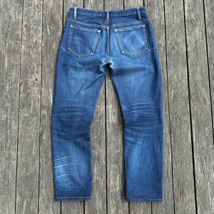 APC selvage jeans - Fina selvedge jeans. Ingångna flera år vilket resulterar i denna fina fade. Storleken är 29. 