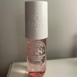 Sol de Janeiro Brazilian Crush 68 - Fräsch och tropisk body mist från Sol de Janeiro, Brazilian Crush Cheirosa 68. Köpt vid jul, nästan helt oanvänd. 