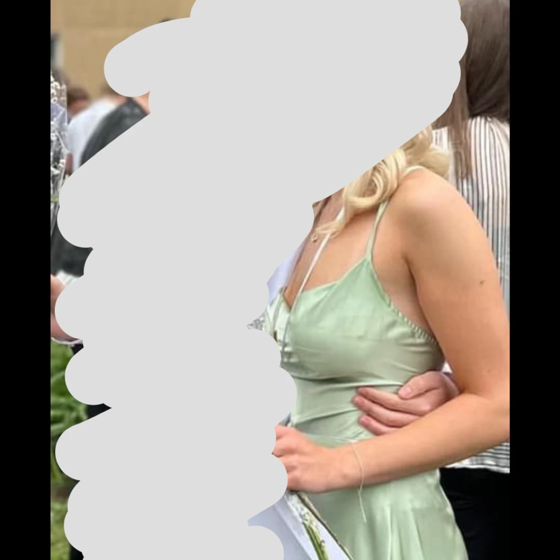 Ljusgrön klänning med smala axelband - 1