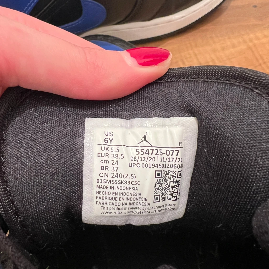 Nike Air Jordans i svart och blått - 2