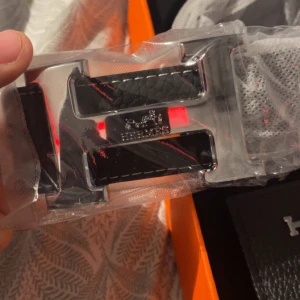 Bälte  - Snyggt svart bälte. Priset går att diskuteras