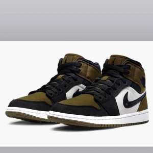 Nike Air Jordans ”Olive Toe” - Snygga Nike Air Jordans i en cool olivgrön och svart färgkombination. Skorna har en klassisk design med snörning och den ikoniska Nike-loggan på sidan. Perfekta för dig som vill ha en stilren och sportig look. 