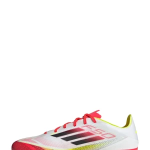 Adidas f50 elite  - Snygga fotbollsskor från Adidas i vitt med röda och svarta detaljer. Skorna har används ett fåtal gånger pris kan diskutera 