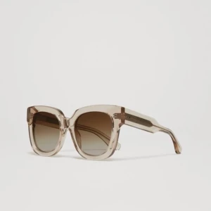 Chimi 08 ecru - Säljer mina chimis. Solglasögonen är i färgen ecru och är i storleken 08. De är i bra skick men fodralet är lite missfärgat på kanterna (syns på bilden)