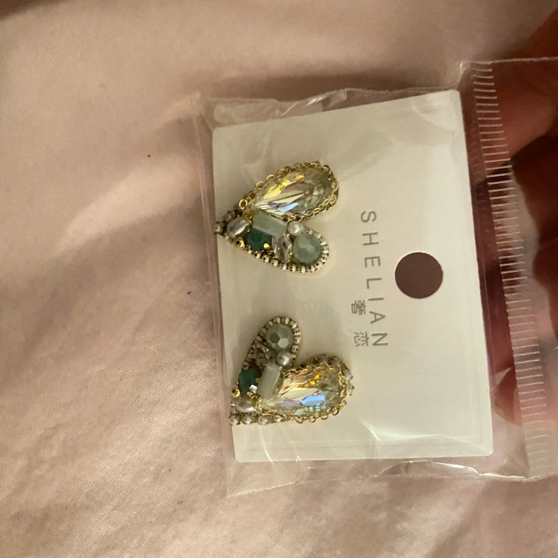 Glittriga örhängen från Shelian