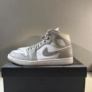 Nike Air Jordan 1 Mid - Sällsynt. Knappt använda