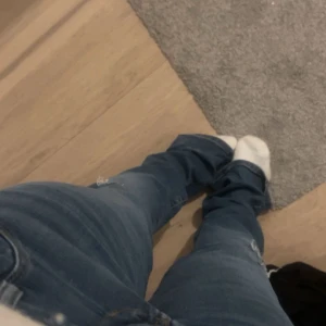 LTB JEANS - Jättesnygga jeans med lågmidja🥰 jag är 163 och dom är för långa för mig. Har snygga slitningar!
