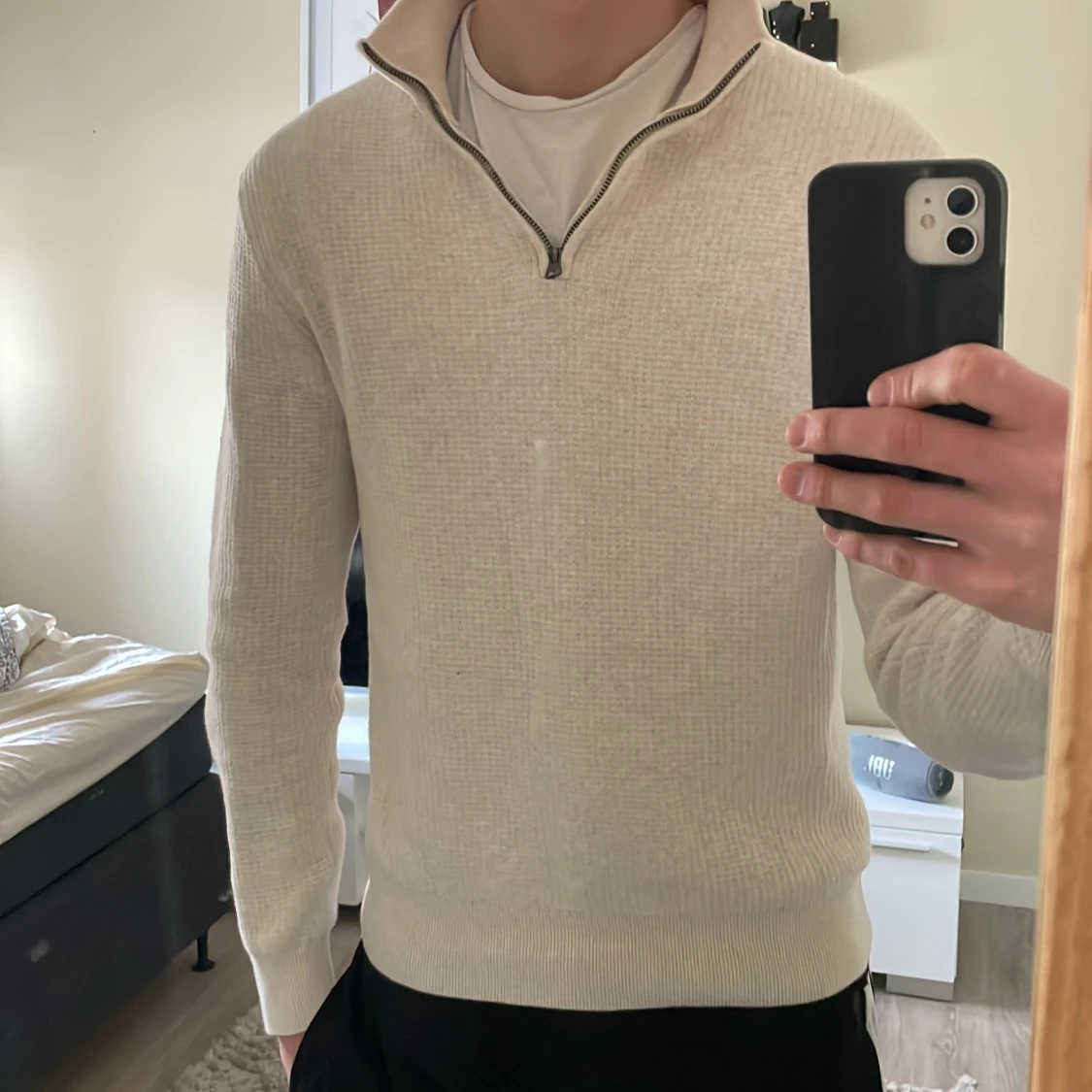 Beige tröja med dragkedja från These Glory Days