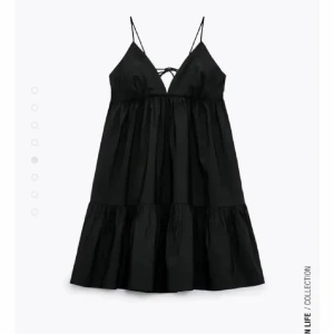 Klänning zara - Helt slutsåld klänning från zara som passar perfekt nu till sommaren 💗Aldrig använd så är i nyskick