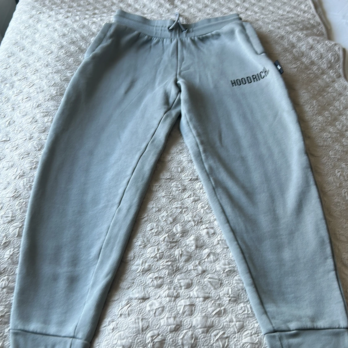 Grå hoodrich mjukis byxor 