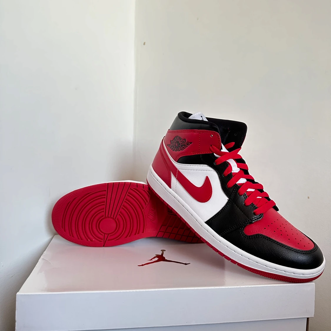 Jordan 1 Mid Alternate Bread Toe