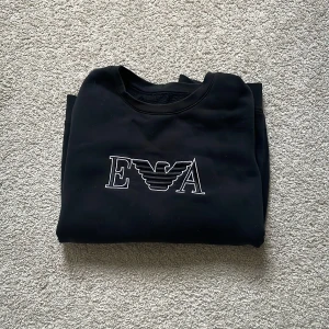 Armani tröja - En Armani tröja i bra skick skriv om du har frågor