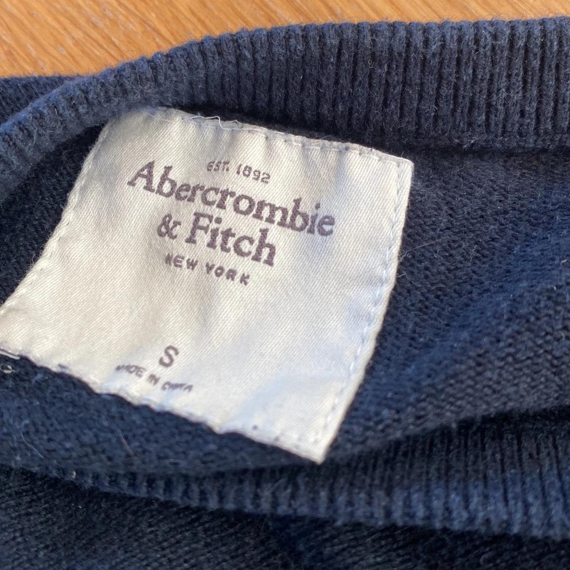 Svart tröja från Abercrombie & Fitch - 2